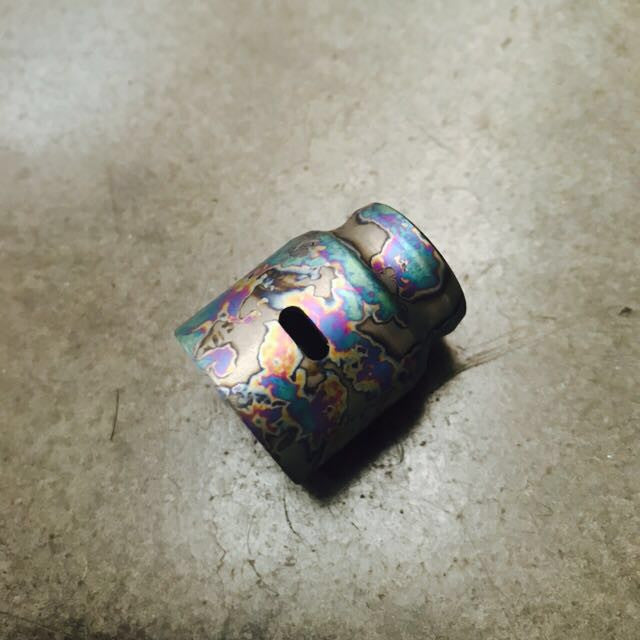 COMP LYFE - CUSTOM ANODIZED TITANIUM BATTLE CAP S - THE VAPE SITE